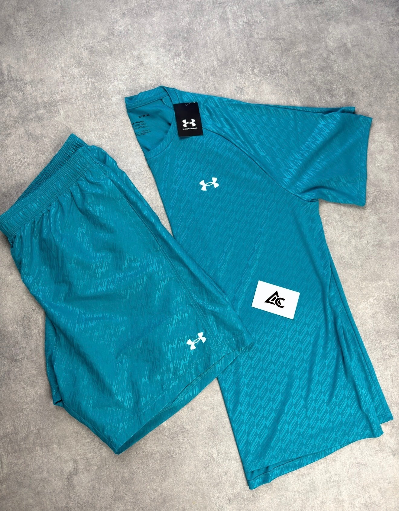 UNDER ARMOUR Tech Emboss Set